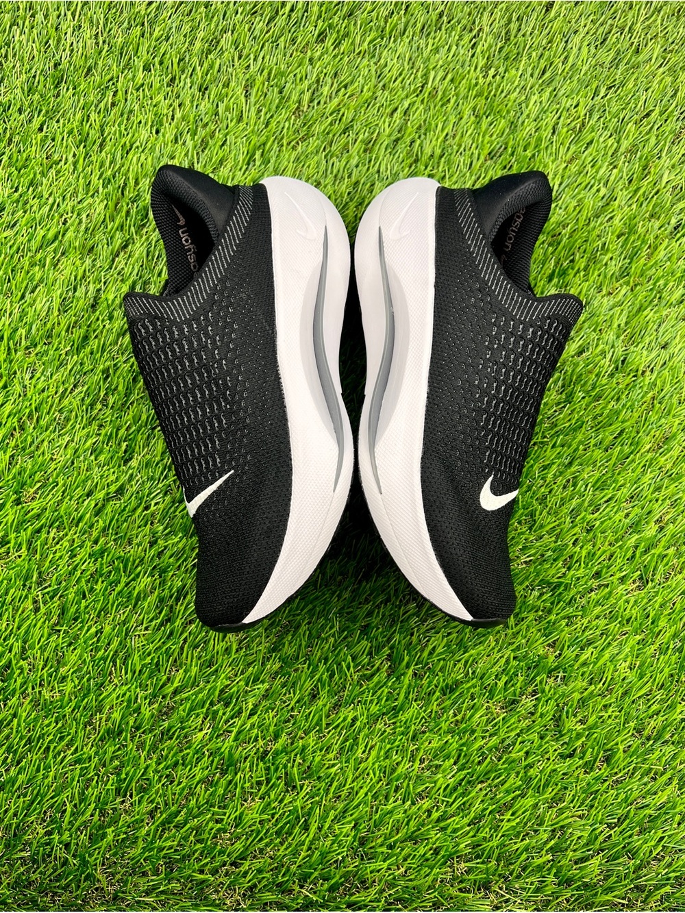Nike Reina EasyOn Women’s Slip On Pregnancy Walking Shoes Black White - 8 - Picture 3 of 6
